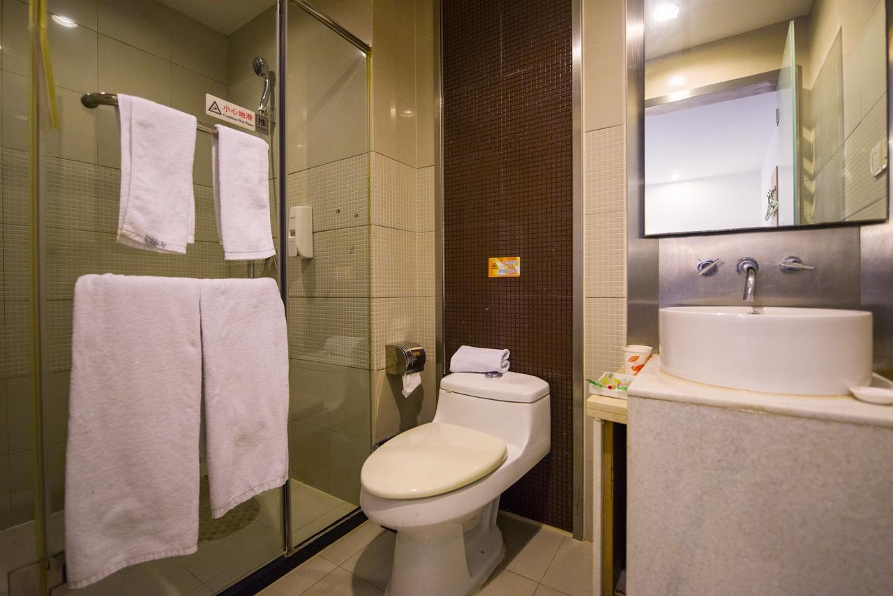 Motel Chongqing Jiefangbai Hongyadong Pedestrian Street Exterior photo