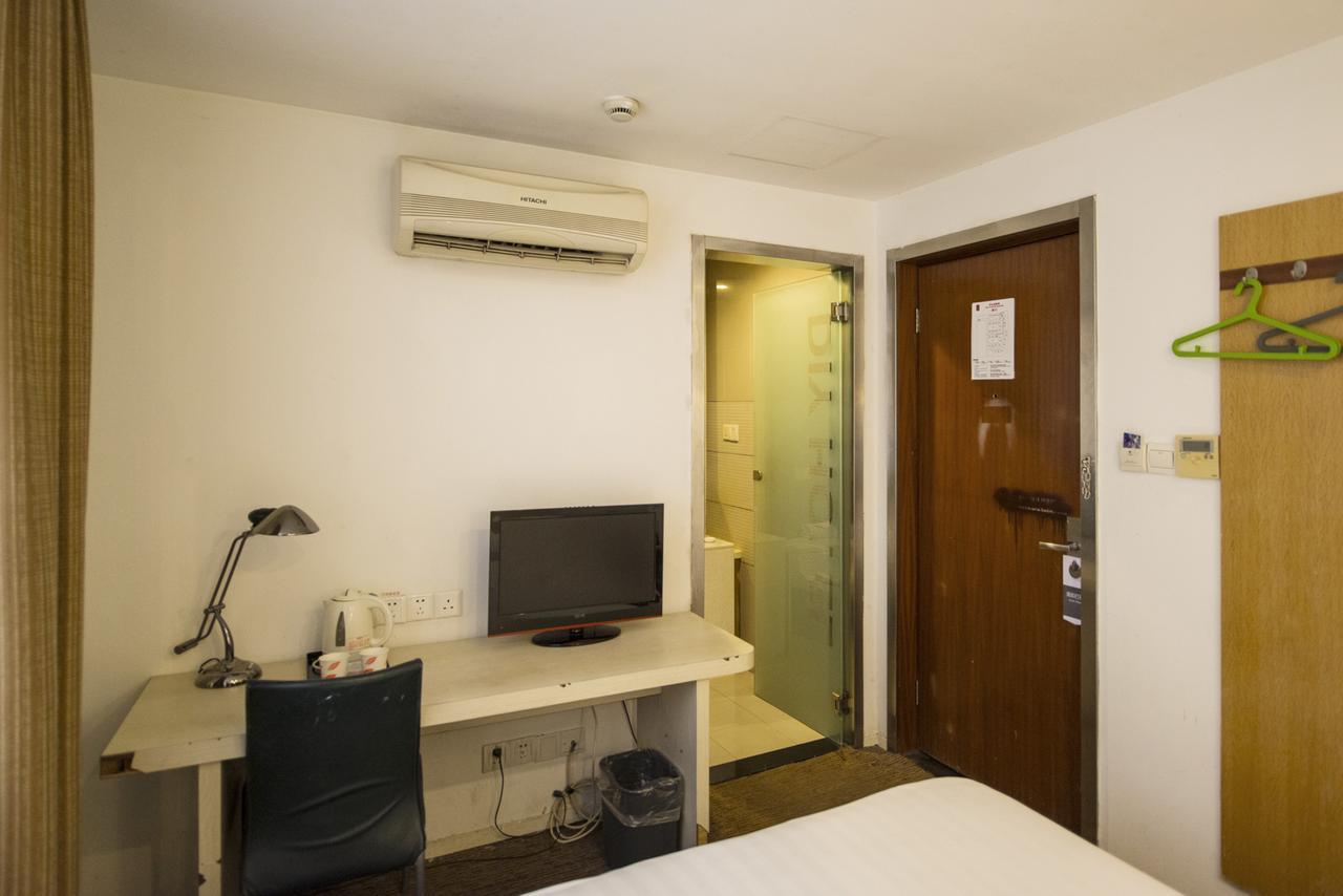 Motel Chongqing Jiefangbai Hongyadong Pedestrian Street Exterior photo
